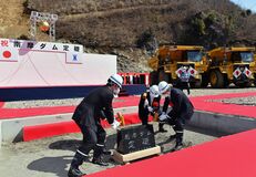 南摩ダムで定礎式