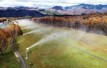 スキー場で人工降雪機試運転