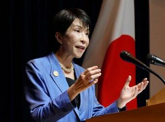 首相「衆院解散考える暇ない」