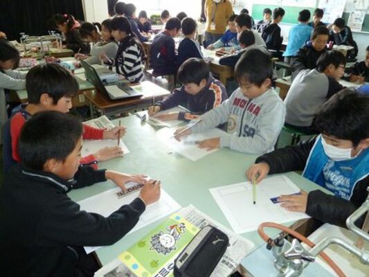 割り付けを練習／大田原市石上小５、６年生