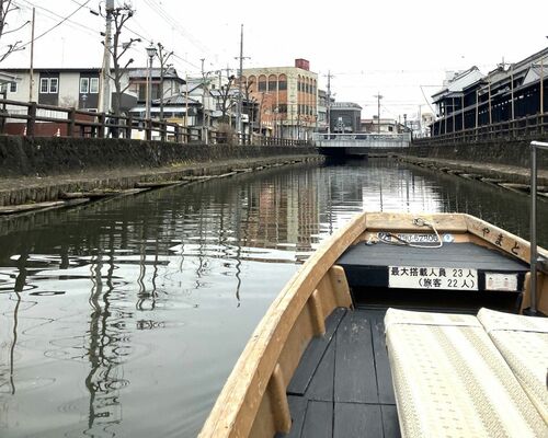 「栃木市民の歌」に登場する巴波川の遊覧船から見える街並み