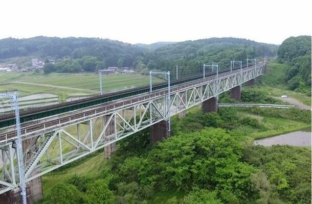 鉄道技術を伝える黒川橋梁（上り線）（ＪＲ東日本大宮支社提供）