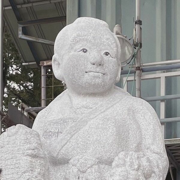 おかえり、金次郎！ 真岡の旧長沼北小で盗まれた銅像が石像で復活 23日