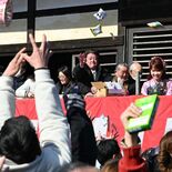 500人が一足早く福つかむ　鹿沼・医王寺で節分会　演歌歌手の大沢桃子さ…