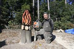 倒木へ新たな命吹き込む