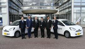 ２市の社協に福祉巡回車寄贈