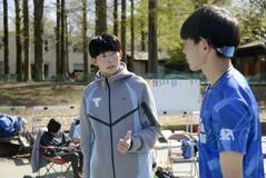 佐藤拳「四足のわらじ」