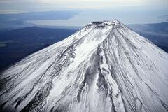 富士山が初冠雪