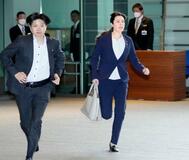 閣僚、自民議員の遅刻相次ぐ