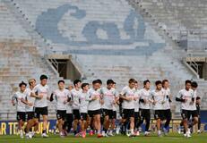 サッカー日本、一部非公開で練習