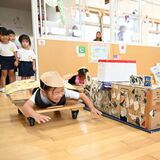 「万博ごっこ」で世界の文化や多様性学ぶ　栃木のバンビ幼稚園　各国の名所、段ボールや色紙で再現