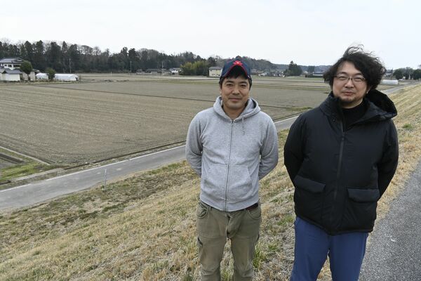 ゲンキＧＤＣと農業法人を立ち上げる明地の山口社長（左）と渡辺徹志取締役＝宇都宮市