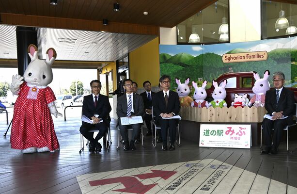 着ぐるみのキャラクターも登場した式典