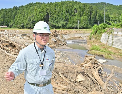 豪雨被害も受けた被災地で復旧事業に取り組む浅沼さん＝30日午前10時45分、石川県輪島市門前町、磯真奈美撮影