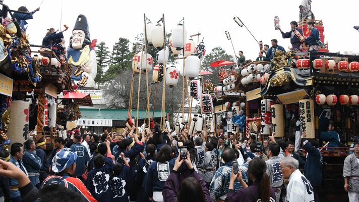 例大祭を盛り上げた山車屋台のぶっつけ