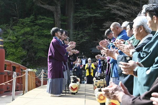 神橋の上で行われた手打ち式