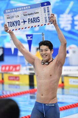 男子100メートルバタフライで２位となり、パリ五輪代表に内定した水沼尚輝＝24日午後６時40分、東京アクアティクスセンター