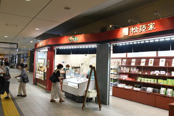 ＪＲ宇都宮駅構内にある松廼家の売店