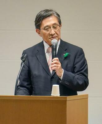 シンポジウムに登壇した京都市の松井孝治市長=22日午後、京都市左京区