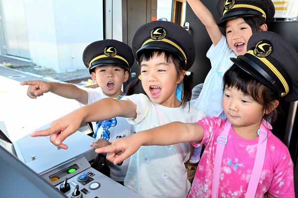 金賞を受賞し国際大会に推薦されることになった保育園児のＬＲＴ試乗・工場見学事業（６月17日）