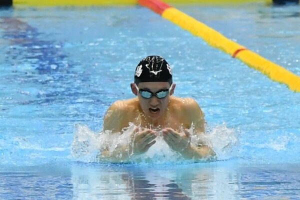 競泳男子１００メートル平泳ぎで優勝した大貫（白鴎足利）＝日環アリーナ栃木屋内水泳場、内藤大地撮影