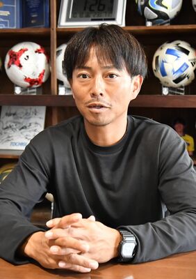 栃木ＳＣの元主将、クラブの一員としてエールを送る広瀬さん＝宇都宮市