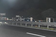 栃木市の東北道通行止め続く　事故の影響で岩舟JCT－栃木IC間