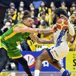 ブザービーターは復帰２戦目のフォトゥ　エンジン全開、窮地救う　しぶとく…