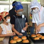 酵母を知ってパン作りに挑戦　栃農で科学スクール　小学生14人が体験