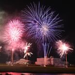 夜空の夜空彩る光の大輪　「小山の花火」で１万９千発　ドローン500機も…