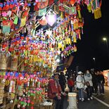 新春恒例の大田原花市　「良い年に」縁起物求めにぎわい　150の露店にだ…