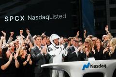 米スペースX、初日2割上昇