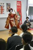 やまがた舞子 母校で演舞