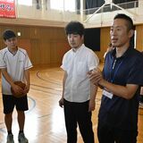 元ロッテの岡田さん、足利で部活動視察　地域移行の調整役　「生徒が望む形を」
