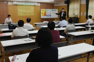 栃木市が職員向けに毎年行う不当要求の対策研修会。県内では全自治体で同様の研修が進む＝10月初旬、栃木市内