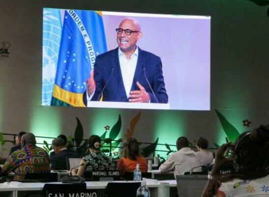 COP30の閣僚級会合で演説する条約事務局のスティール事務局長=17日、ブラジル・ベレン(共同)