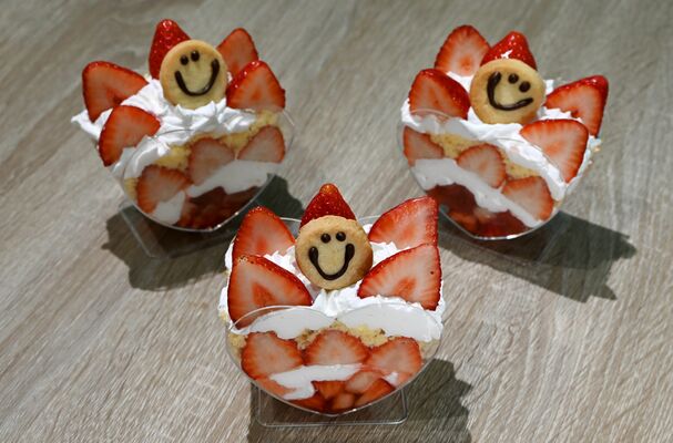 イチゴをたっぷり使った「ハート♡パフェ」