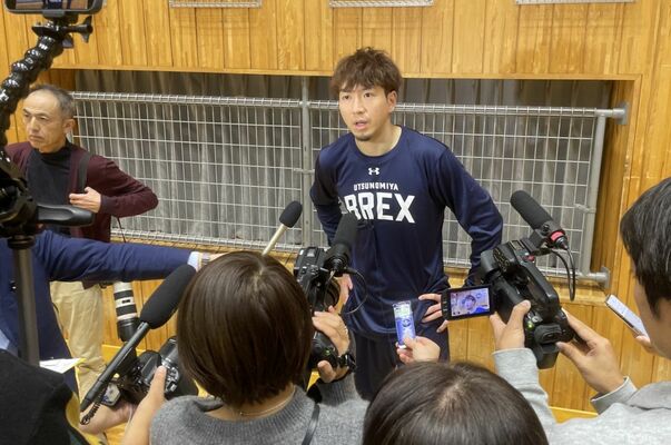 練習後、取材に応じるブレックスの比江島＝ブレックスアリーナ宇都宮