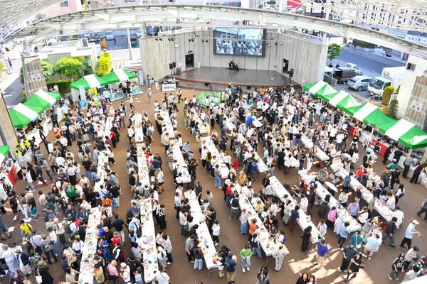 多くの来場者でにぎわうオリオンスクエア