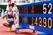 　男子８００メートル決勝（タイムレース）で１分４３秒９０の日本記録で優勝した落合晃＝静岡スタジアム