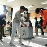 自分の１票で変わる給食の未来 　栃木・三鴨小で６年生が模擬選挙体験　市…