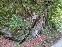 火山灰や砂れきで形成
