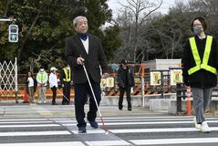 色、音、振動で視覚障害者の横断支援　宇都宮のLRT停留場で全国初の実験　内閣府プロジェクトで栃木県警など