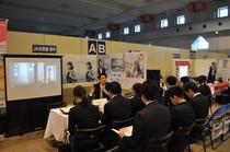 県内企業の魅力 学生ら情報収集しもつけ就活フェア