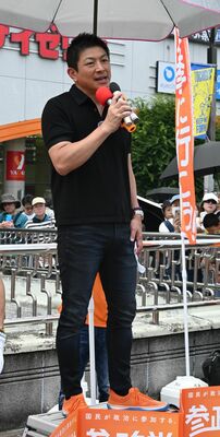 街頭演説をする参政党神谷代表＝６日午後、宇都宮市