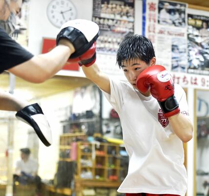 全国の大舞台で初出場初優勝を飾った小林（鹿沼北）＝宇都宮金田ジム