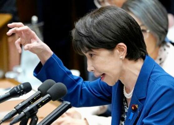 党首討論で答弁する高市首相=15日午後、国会
