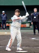 渋野がソフトボール大会で交流