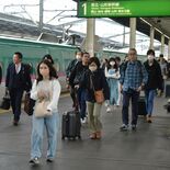 県内ＧＷ最終日、思い出抱え帰路に　宇都宮駅や佐野ＳＡ　雨で屋内施設にぎ…