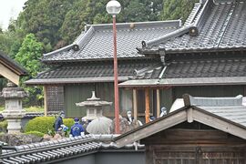 強盗殺人から一夜　不安の登校、保護者ら車で送迎　上三川